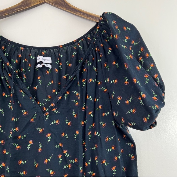 Urban Outfitters Dark Floral Print Cotton Blouse V-Neck Cinched Sleeves Medium - Picture 2 of 9